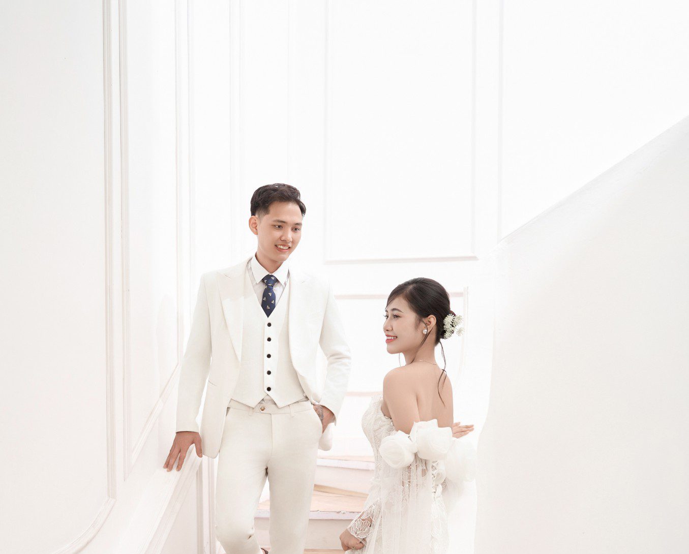 Tiến mạnh & Tố uyên